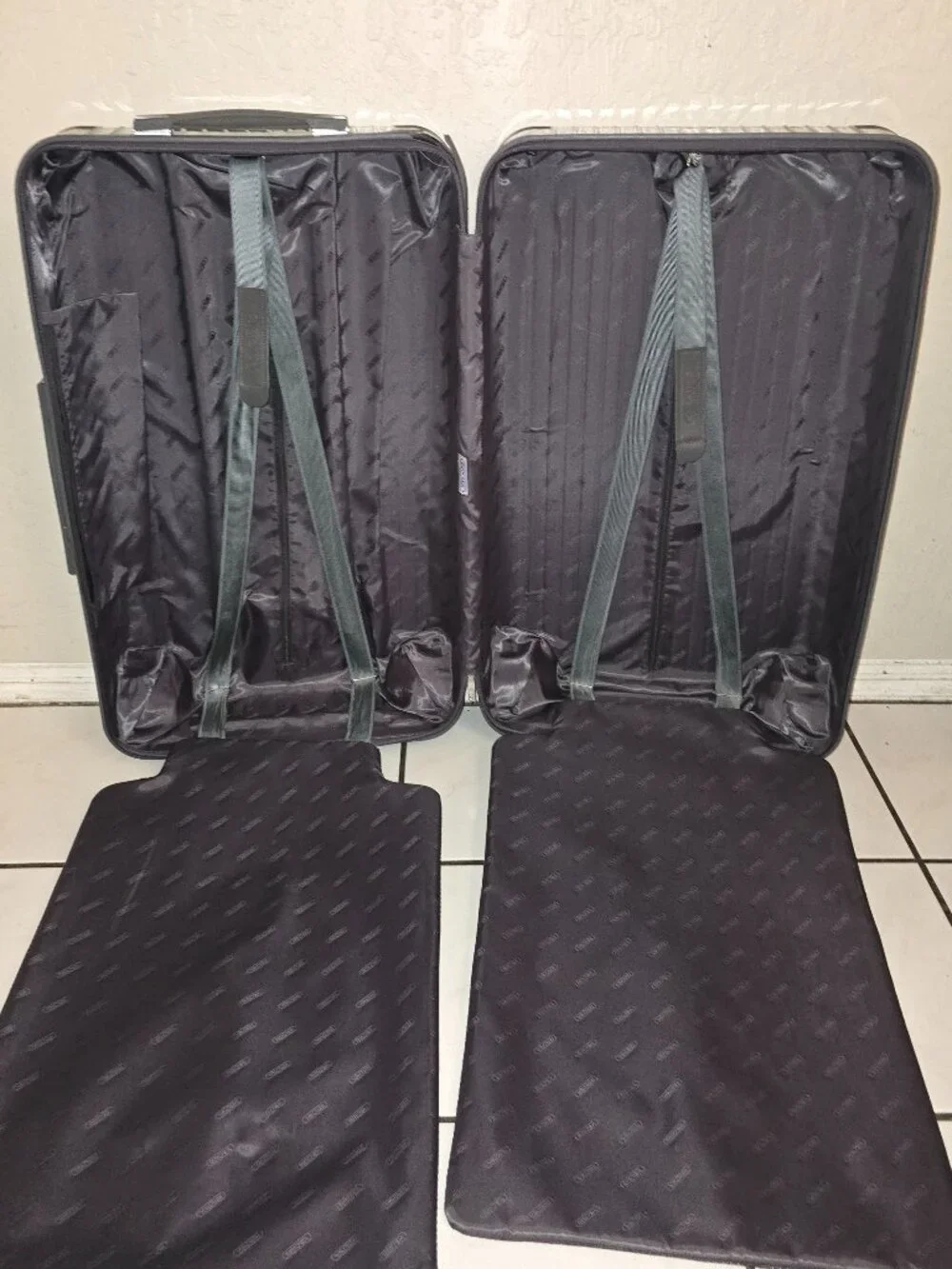Rimowa Salsa Deluxe Multiwheel 830.90 Large 82L Check-In 4 Spinner Olive AS-IS